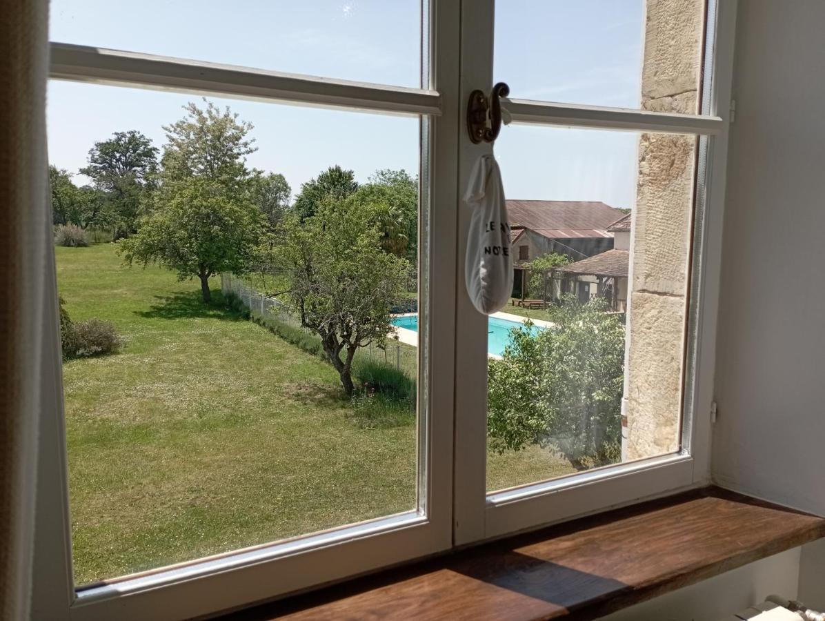 Château Latour Fours  Extérieur photo