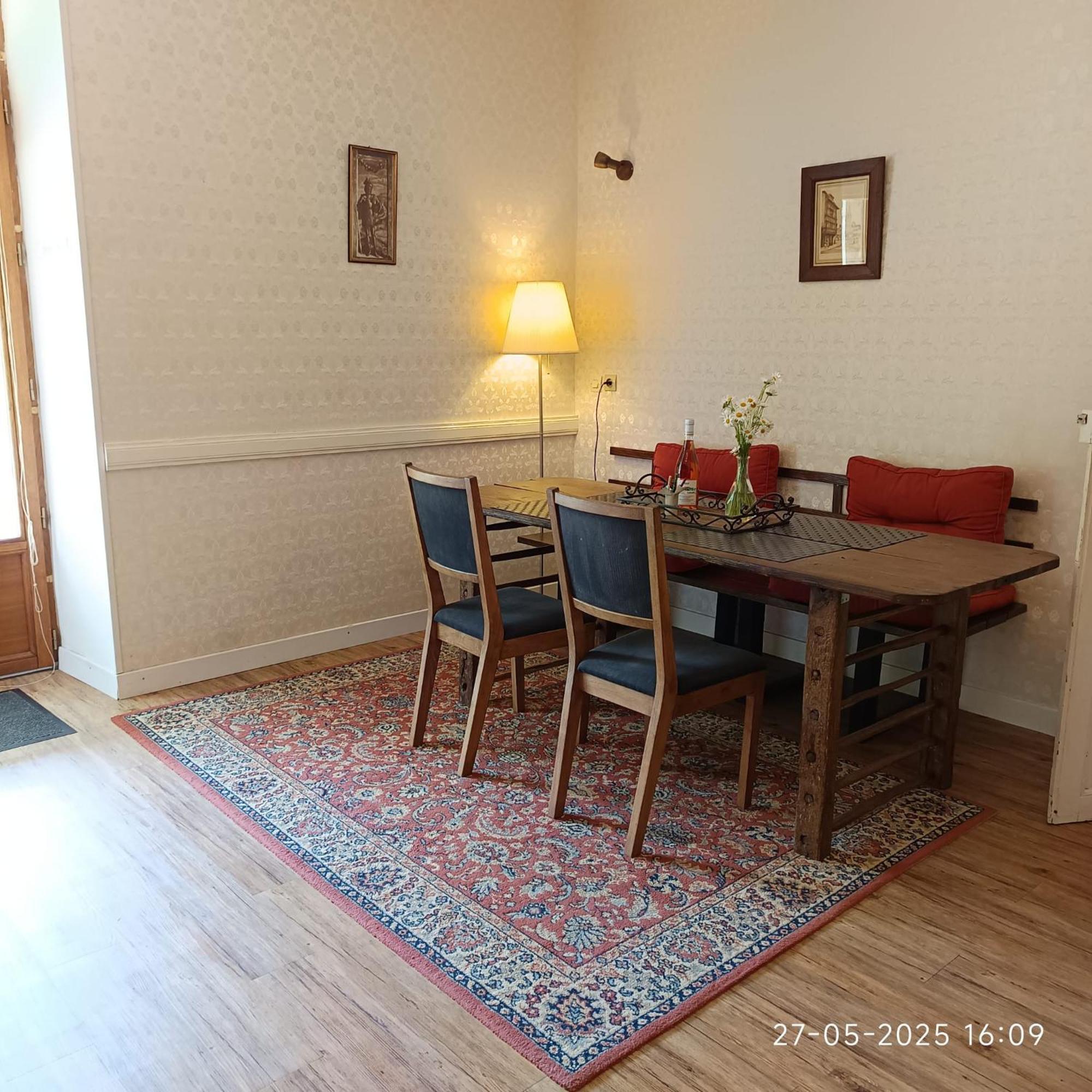 Château Latour Fours  Extérieur photo