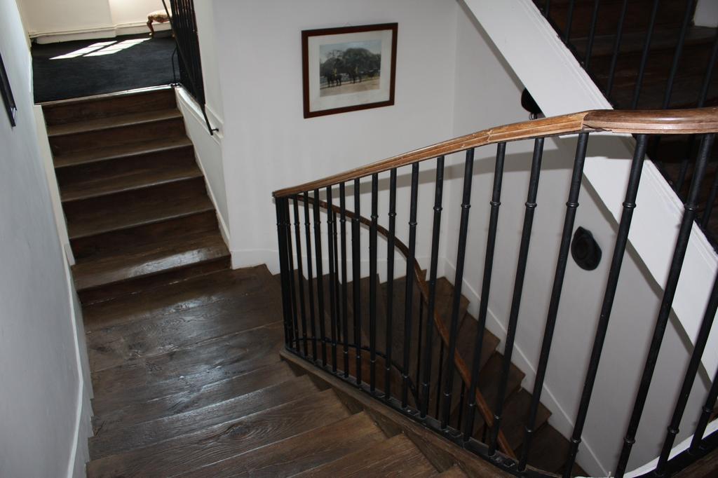 Château Latour Fours  Extérieur photo
