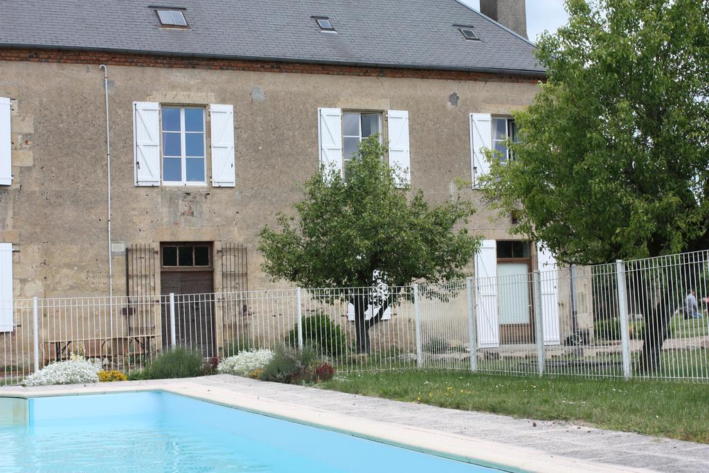 Château Latour Fours  Extérieur photo