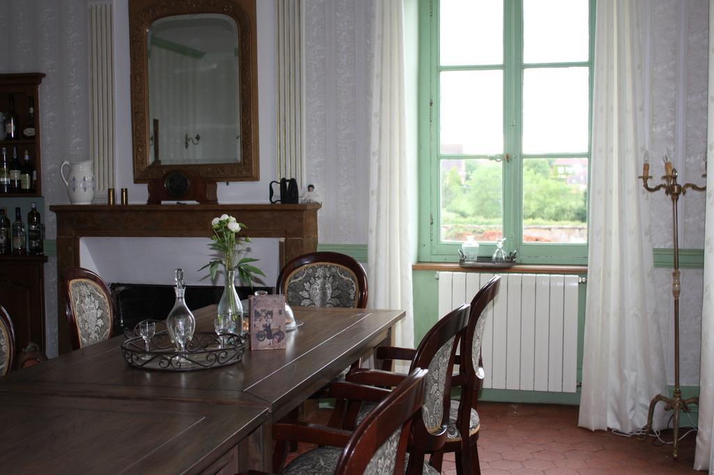 Château Latour Fours  Extérieur photo
