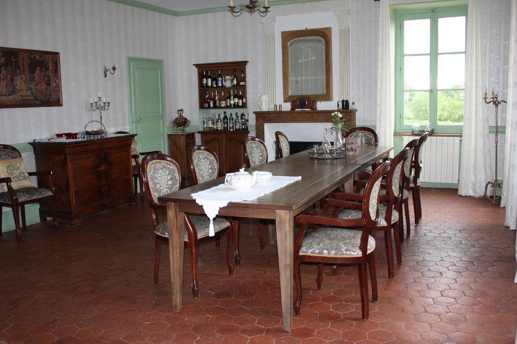Château Latour Fours  Extérieur photo