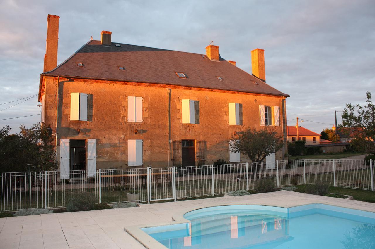 Château Latour Fours  Extérieur photo